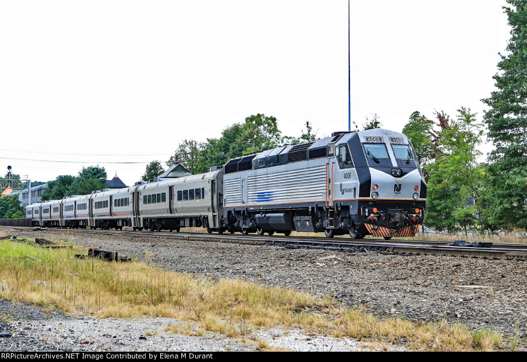 NJT 4008 on train 1118